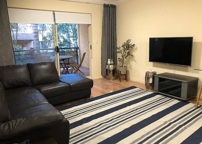 Escape To Strathfield For 8 Guests